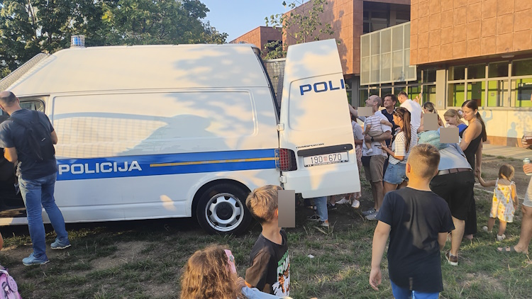 Slika /PU_ZG/slike/PUZ/2025/RUJAN/ŠPANSKO MANIFESTACIJA 7-9/slika 3-1.jpg